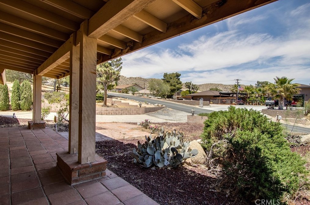 7554 Pinon Dr, Yucca Valley CA  92284-8300 exterior