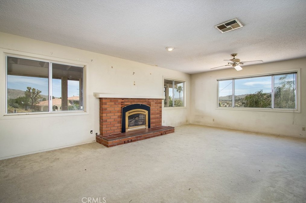 7554 Pinon Dr, Yucca Valley CA  92284-8300 exterior