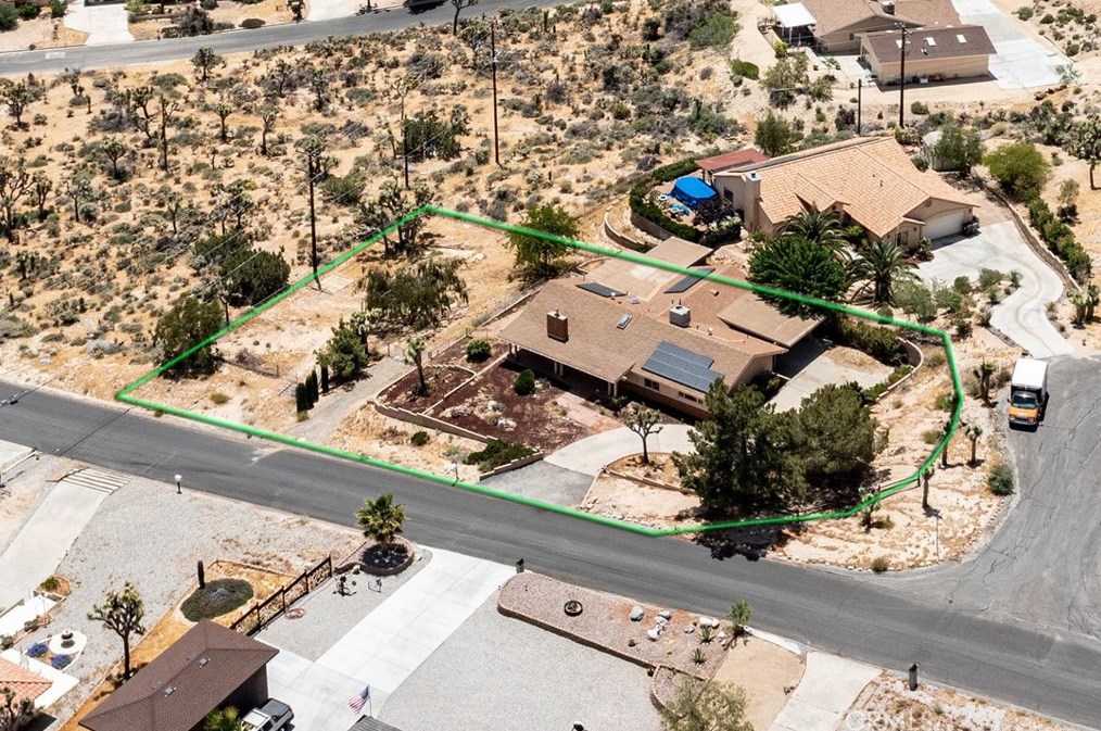 7554 Pinon Dr, Yucca Valley CA  92284-8300 exterior