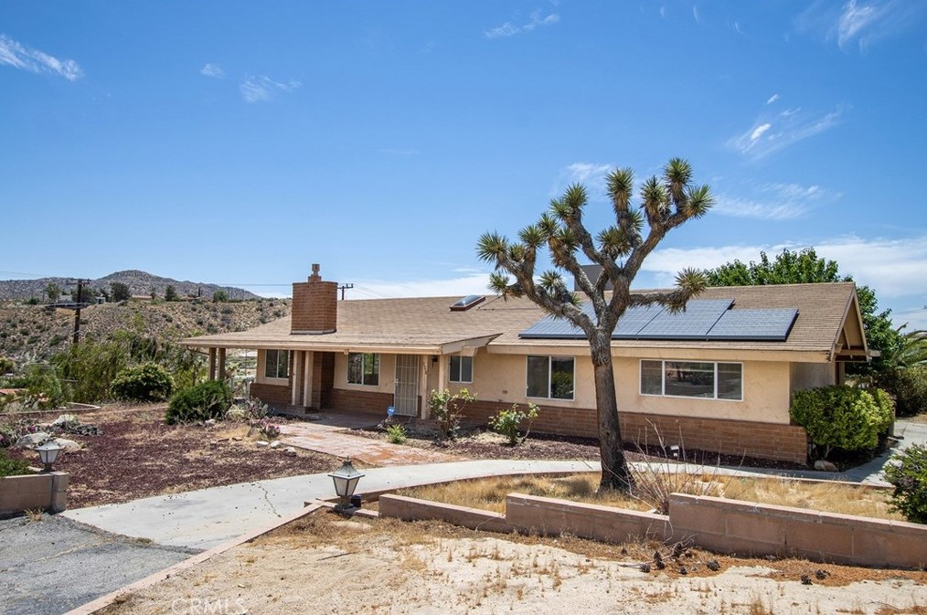 7554 Pinon Dr, Yucca Valley CA  92284-8300 exterior