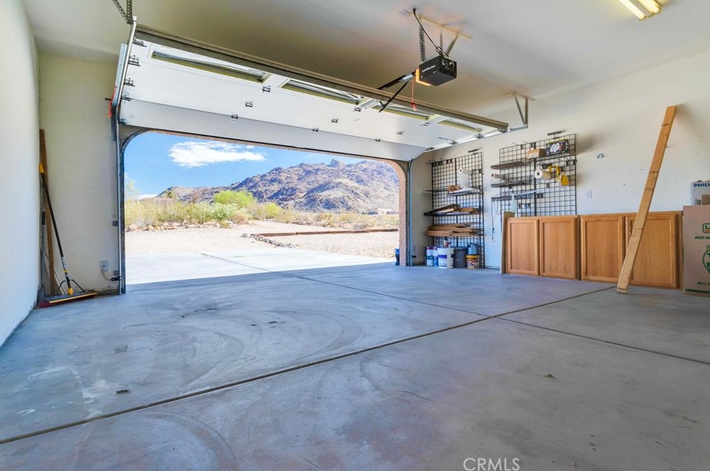 74384 Rocky Rd, Twntynine Plm CA  92277-3982 exterior