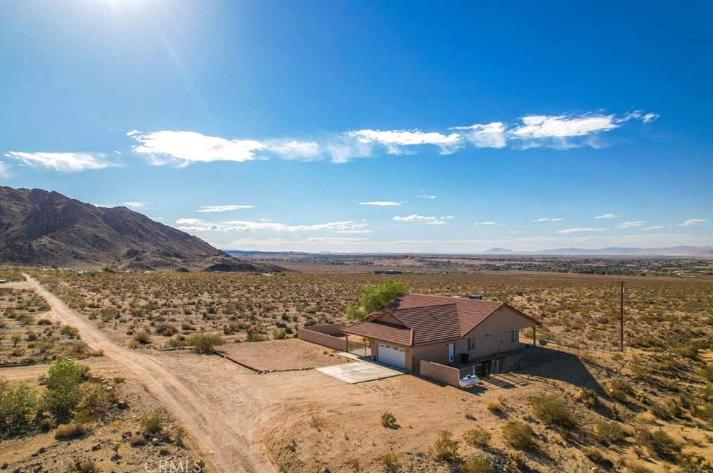 74384 Rocky Rd, Twntynine Plm CA  92277-3982 exterior