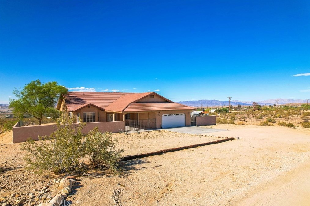 74384 Rocky Rd, Twntynine Plm CA  92277-3982 exterior