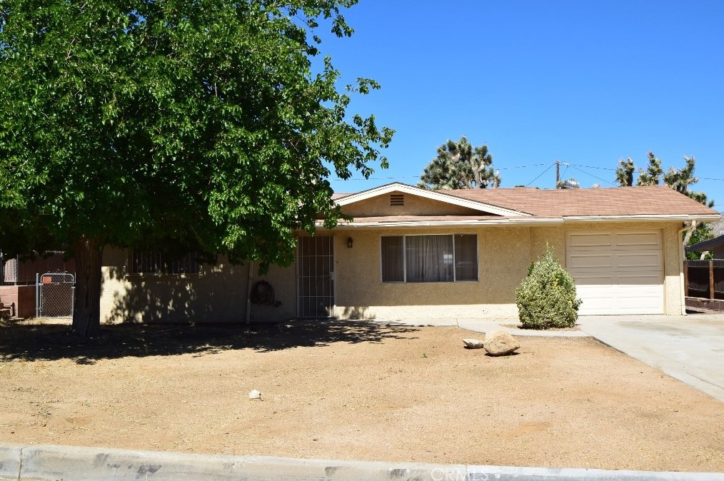 7742 Hopi Trail, Yucca Valley, CA 92284