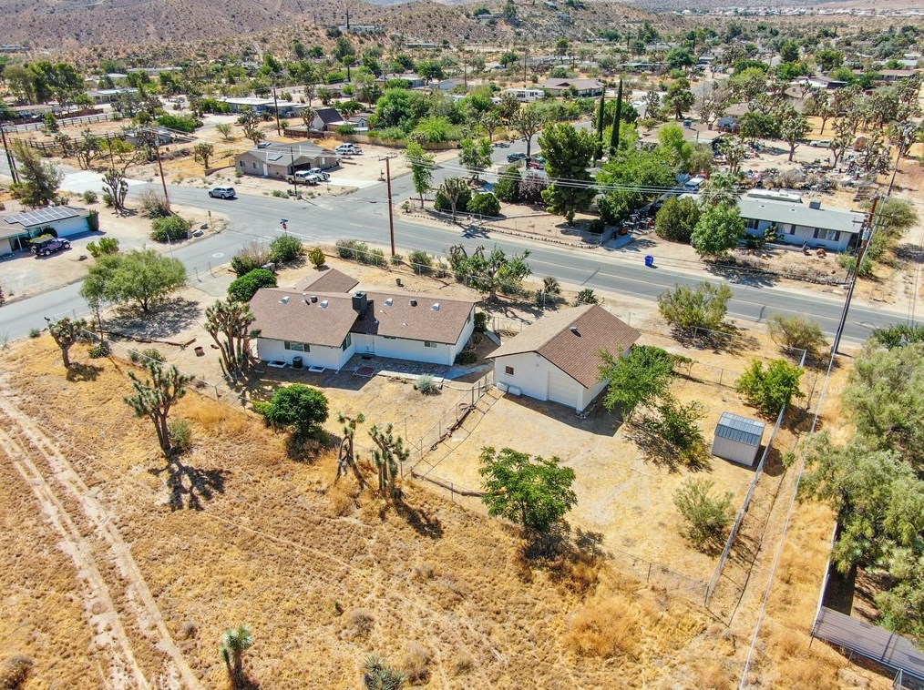 7690 Barberry Ave, Yucca Valley, CA 92284