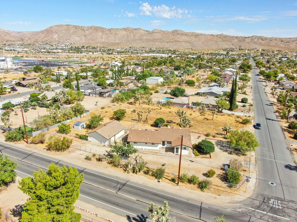 7690 Barberry Ave, Yucca Valley CA  92284-3719 exterior