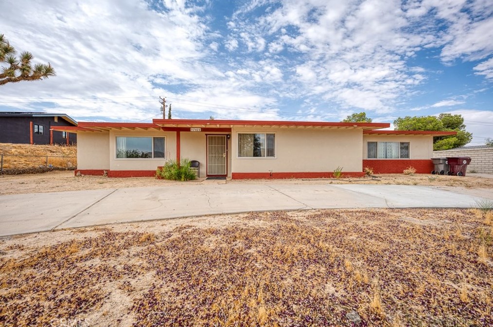 57404 Warren Way, Yucca Valley, CA 92284-3039
