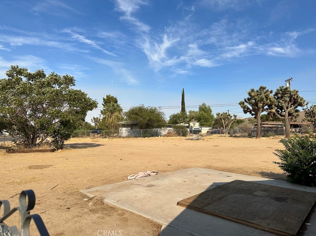 7715 Aster Ave, Yucca Valley, CA 92284-4128
