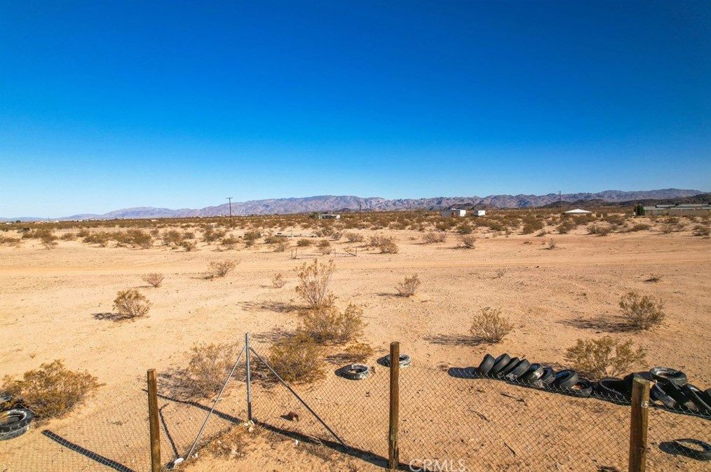 65359 Hoover Rd, Joshua Tree CA  92252-1194 exterior