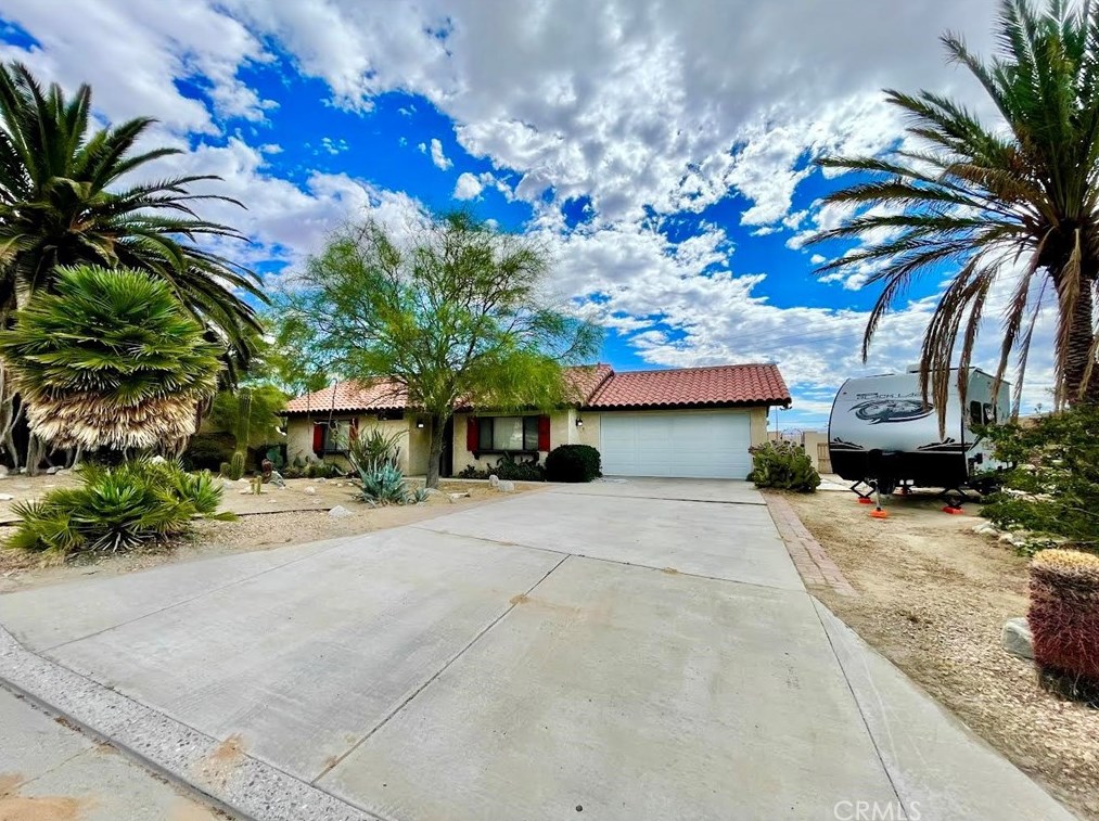 7631 Fairway Dr, Yucca Valley, CA 92284-2306