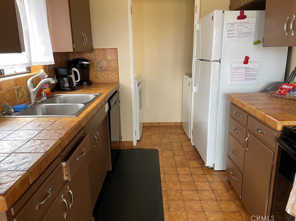 63555 Walpi Dr, Joshua Tree CA  92252-4210 exterior
