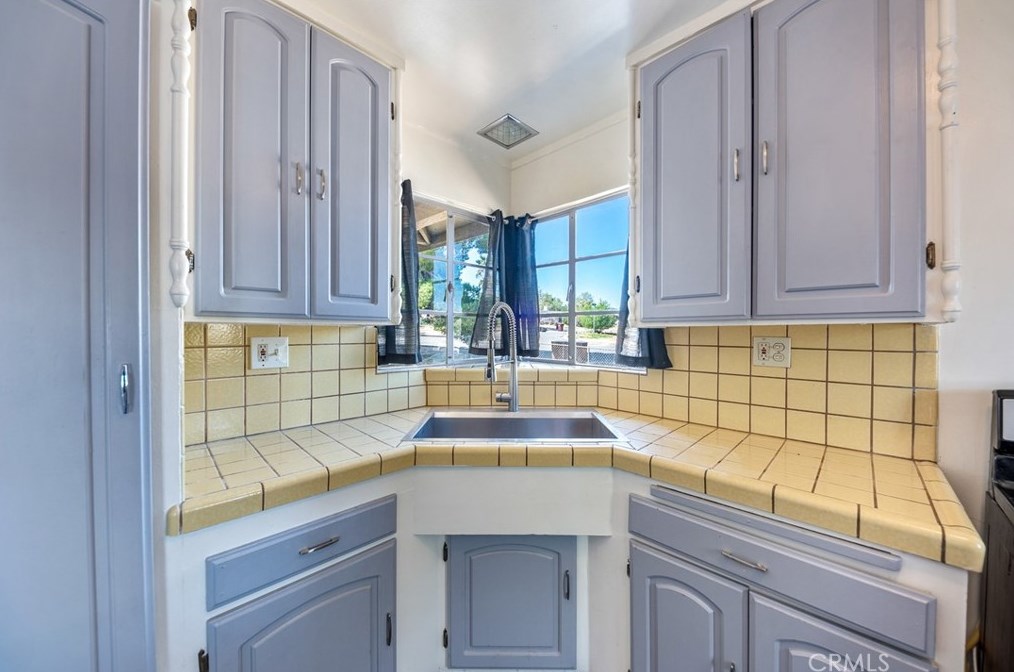7635 Borrego Trl, Yucca Valley, CA 92284-3225