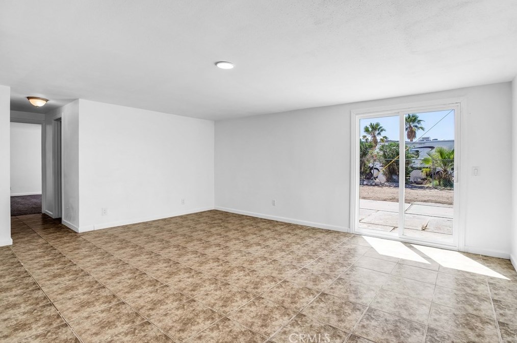 6942 Eucalyptus Ave, Twntynine Plm CA  92277-2838 exterior