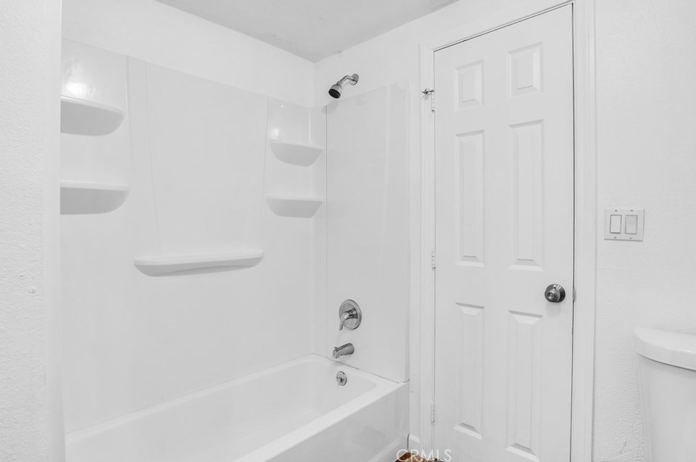 6942 Eucalyptus Ave, Twntynine Plm CA  92277-2838 exterior