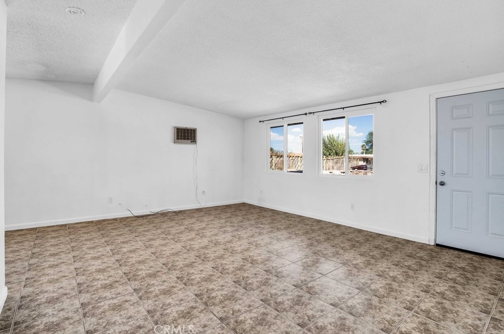 6942 Eucalyptus Ave, Twntynine Plm CA  92277-2838 exterior