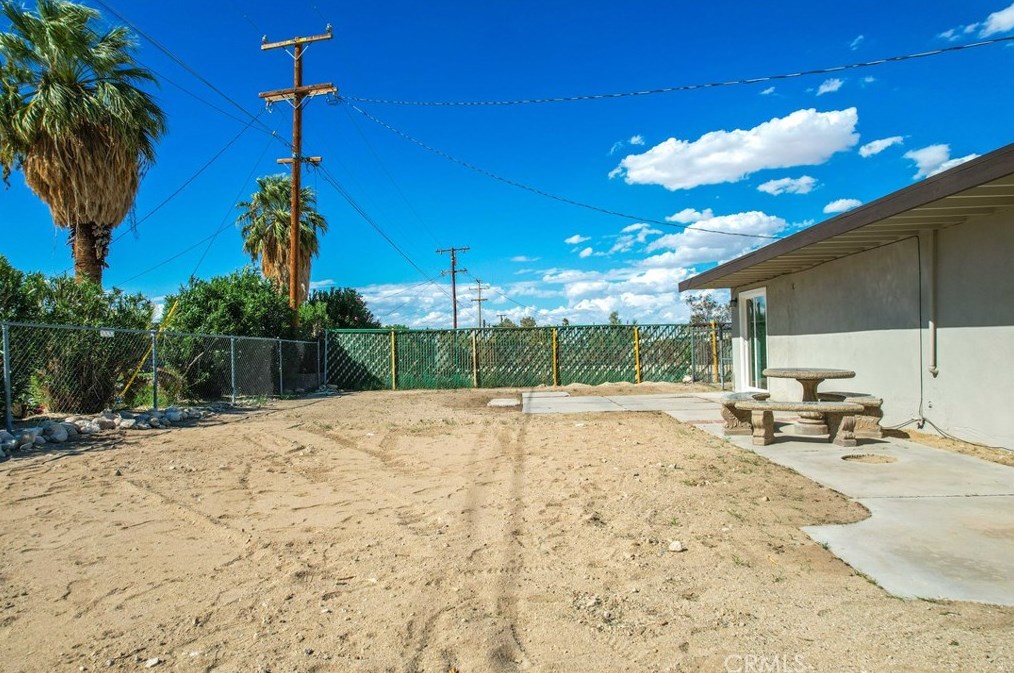 6942 Eucalyptus Ave, Twntynine Plm CA  92277-2838 exterior