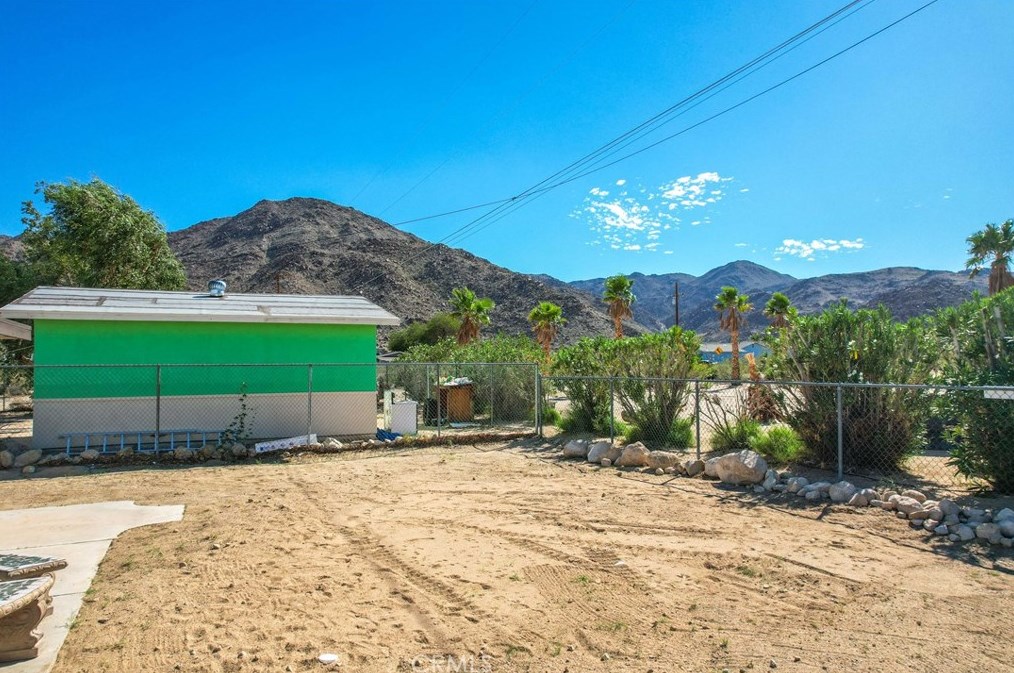 6942 Eucalyptus Ave, Twntynine Plm CA  92277-2838 exterior