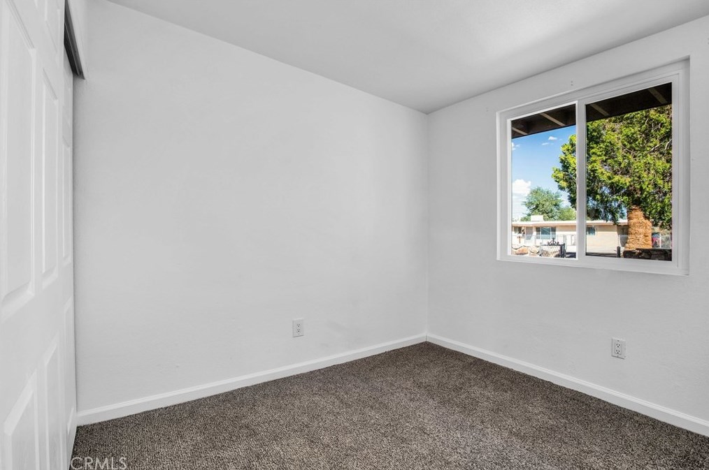 6942 Eucalyptus Ave, Twntynine Plm CA  92277-2838 exterior