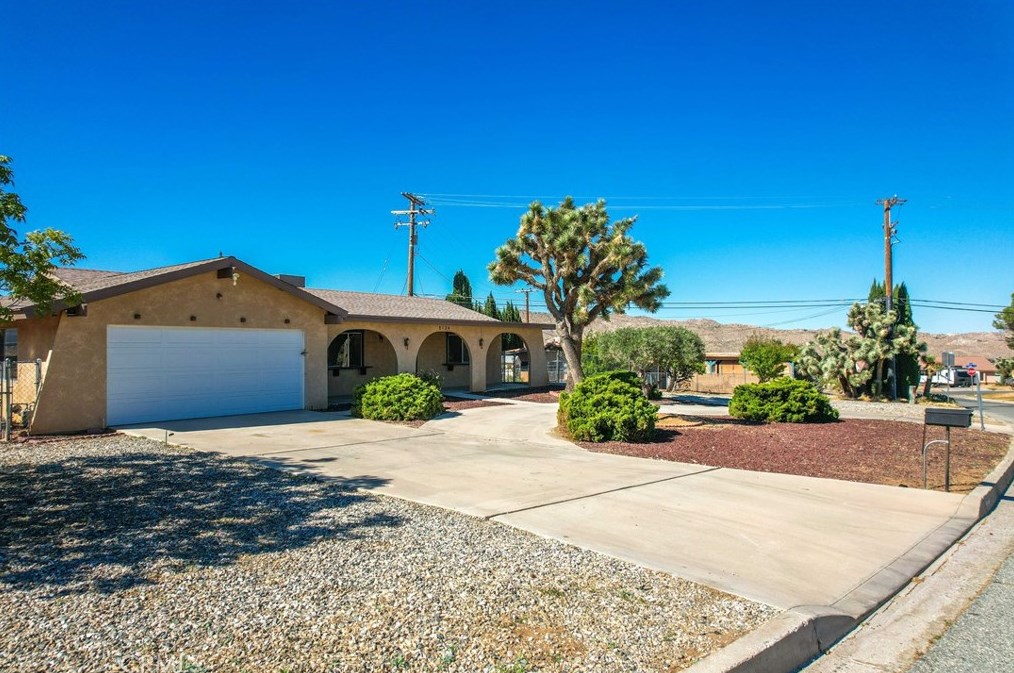 8124 Church St, Yucca Valley, CA 92284-4219