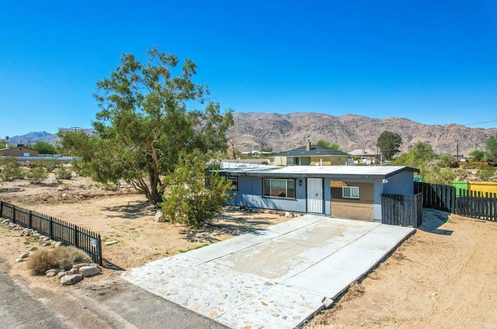 7714 Maude Adams Ave, Twntynine Plm, CA 92277-3923