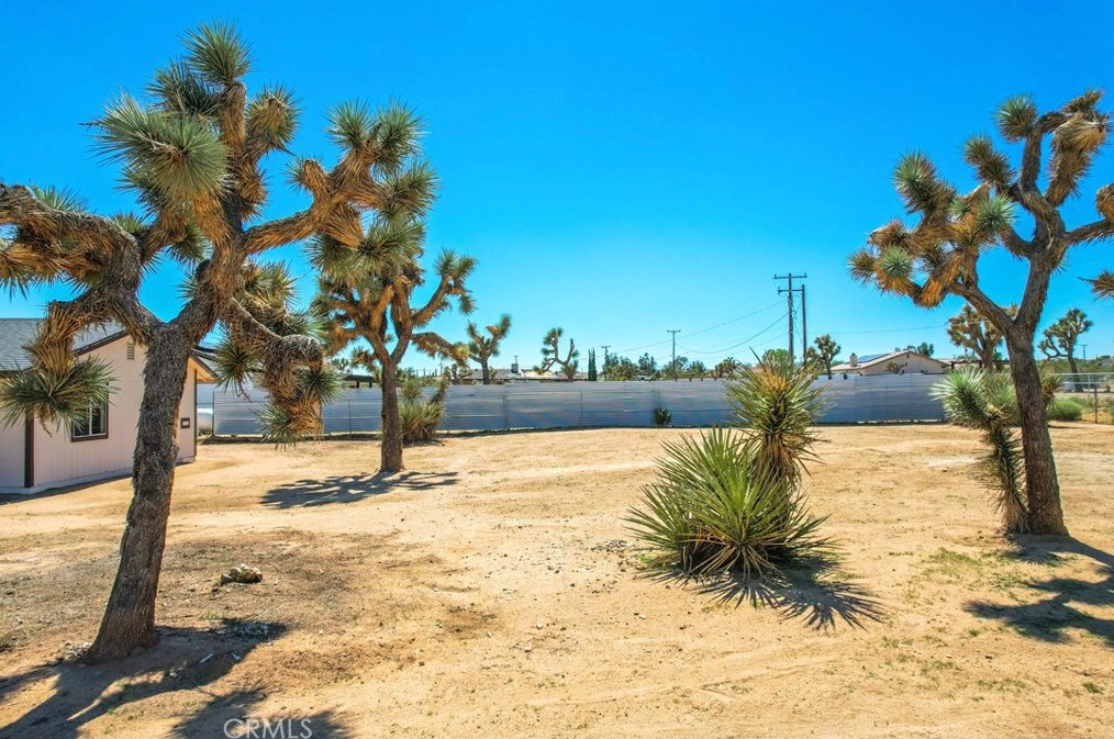 3692 Balsa Ave, Yucca Valley CA 92284-8668 exterior