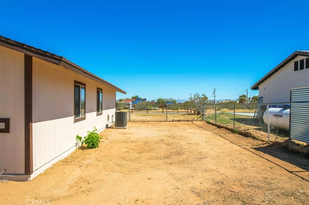 3692 Balsa Ave, Yucca Valley CA 92284-8668 exterior