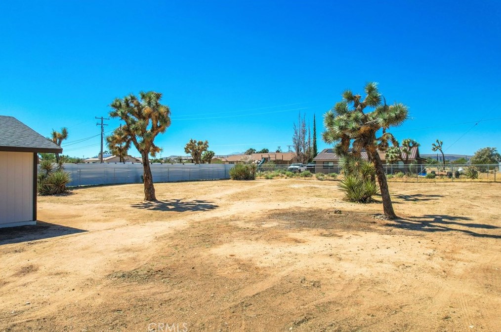 3692 Balsa Ave, Yucca Valley CA 92284-8668 exterior