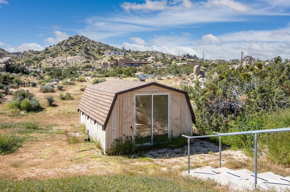 5550 Carlsbad Ave, Yucca Valley CA 92284-2095 exterior