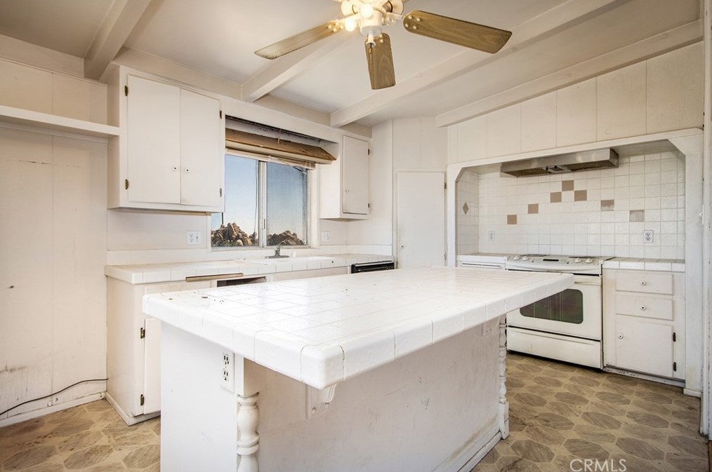 5550 Carlsbad Ave, Yucca Valley CA 92284-2095 exterior