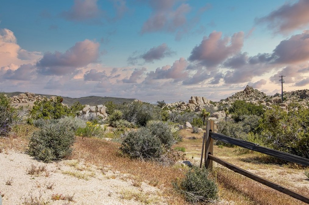 5550 Carlsbad Ave, Yucca Valley CA 92284-2095 exterior