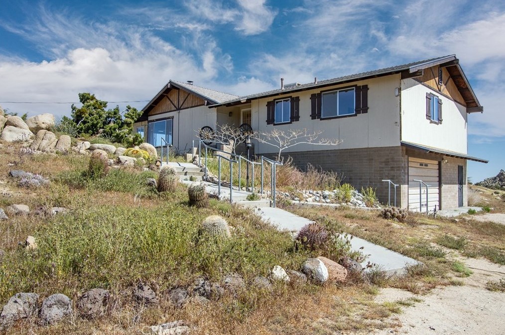 5550 Carlsbad Ave, Yucca Valley CA 92284-2095 exterior