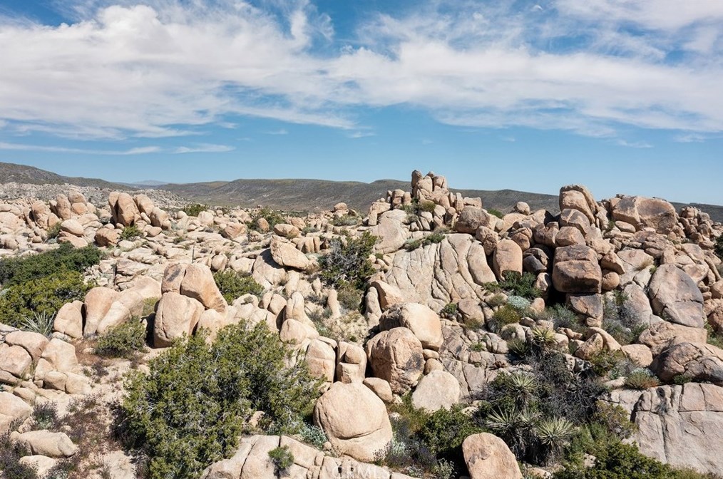 5550 Carlsbad Ave, Yucca Valley CA 92284-2095 exterior