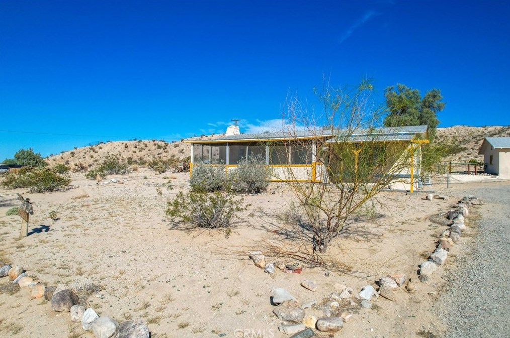6597 Mesquite Springs Rd, Twntynine Plm, CA 92277