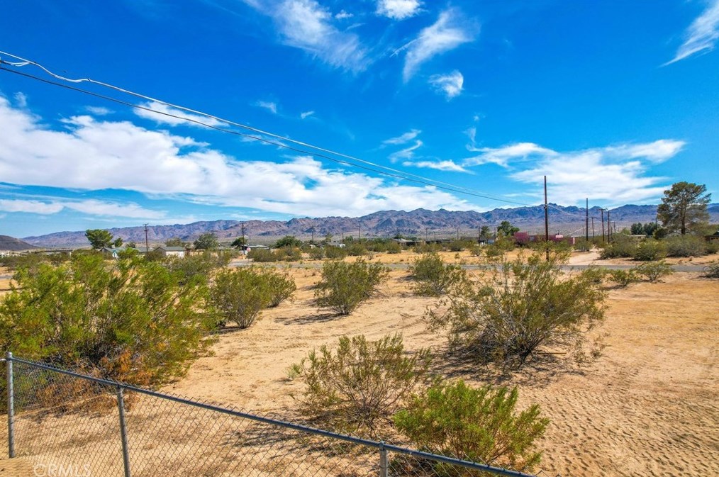 5001 1st St, Joshua Tree CA  92252-4216 exterior