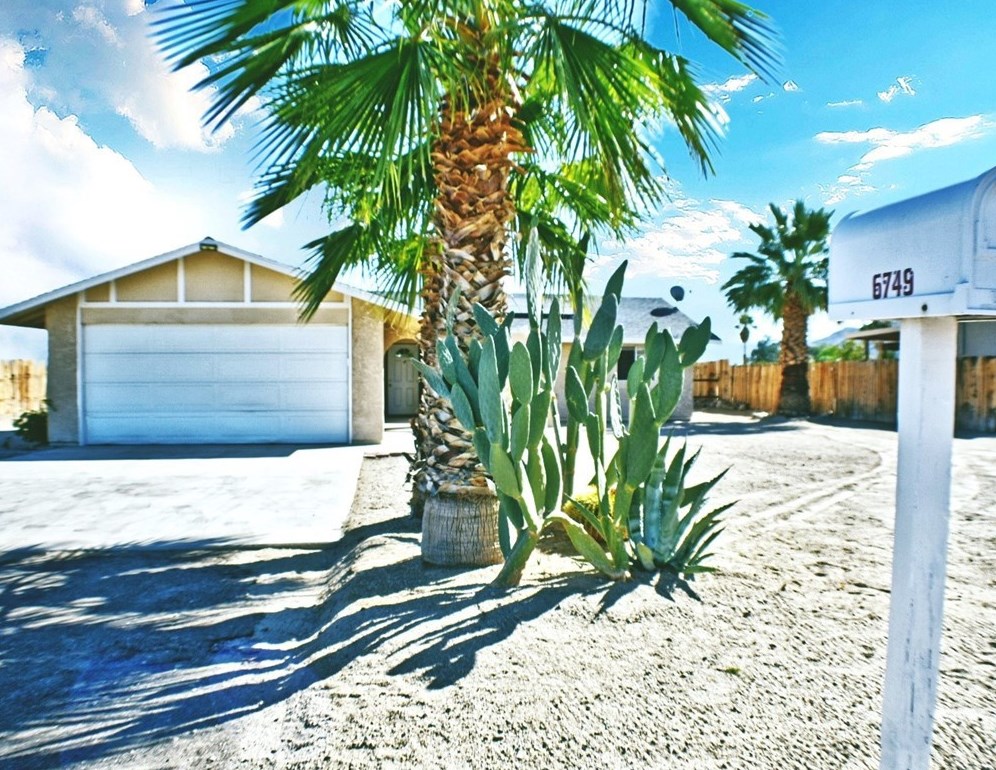 6749 Morongo Rd, Twntynine Plm, CA 92277