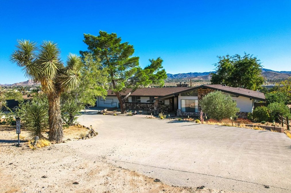 57571 Sierra Way, Yucca Valley, CA 92284-3036