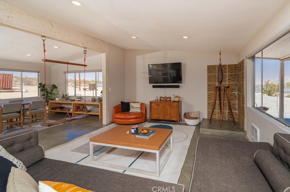 6328 Juniper Rd, Joshua Tree CA  92252-4142 exterior