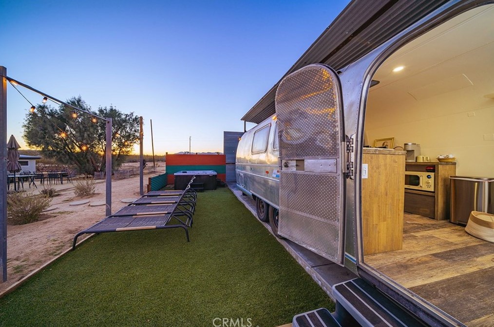 6328 Juniper Rd, Joshua Tree CA  92252-4142 exterior