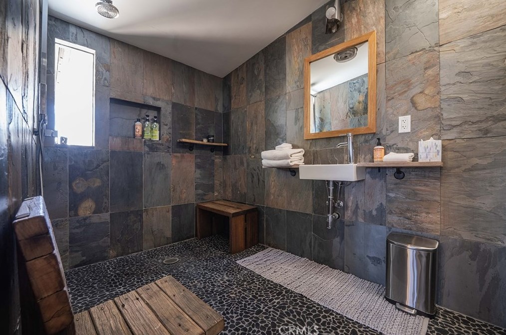 6328 Juniper Rd, Joshua Tree CA  92252-4142 exterior