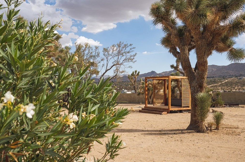 6328 Juniper Rd, Joshua Tree CA  92252-4142 exterior