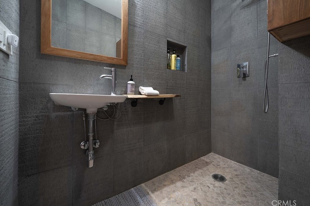 6328 Juniper Rd, Joshua Tree CA  92252-4142 exterior