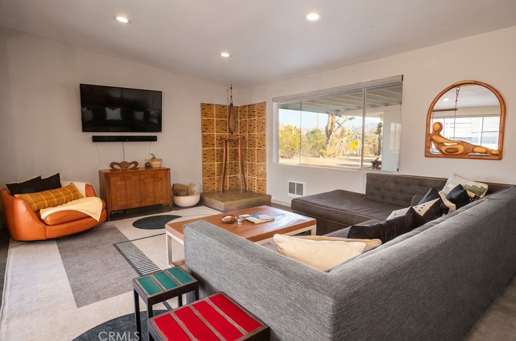 6328 Juniper Rd, Joshua Tree CA  92252-4142 exterior