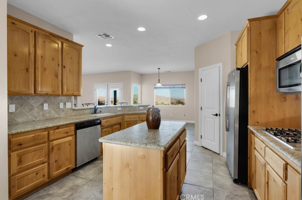 61246 Onaga Trl, Joshua Tree CA  92252-3114 exterior