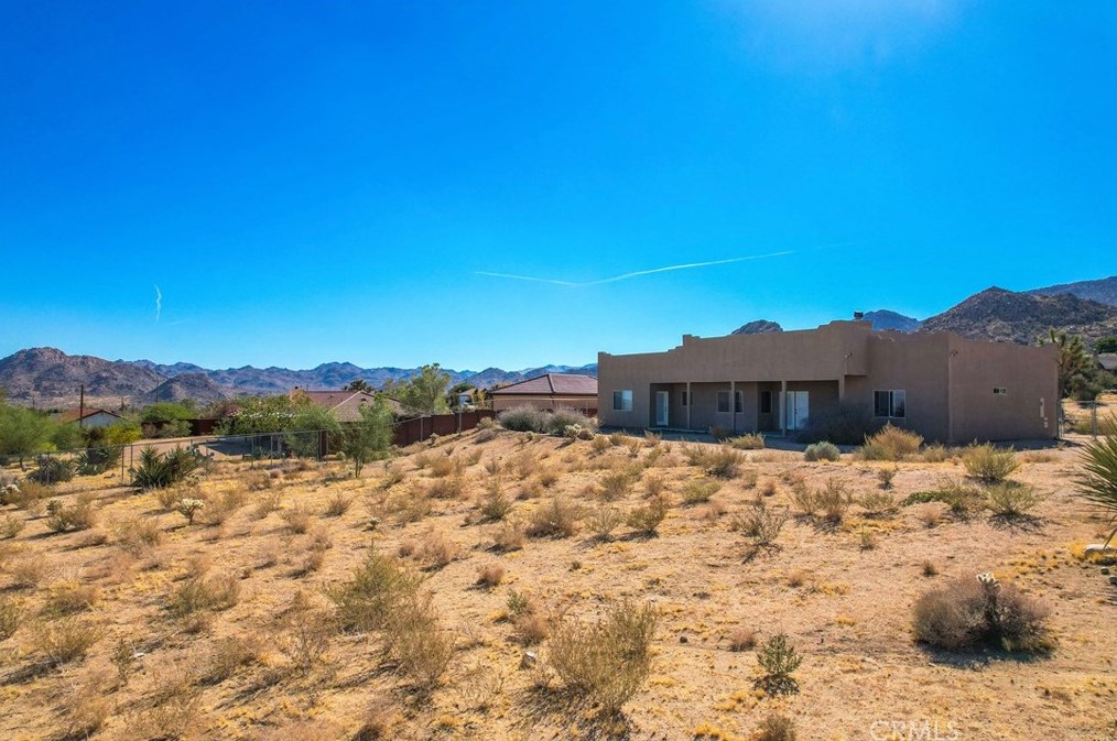 61246 Onaga Trl, Joshua Tree CA  92252-3114 exterior