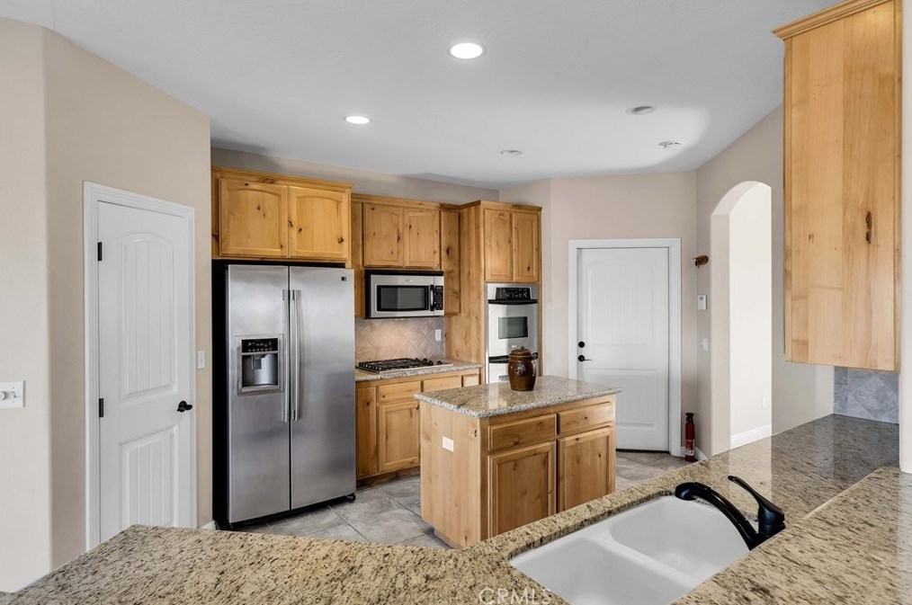 61246 Onaga Trl, Joshua Tree CA  92252-3114 exterior