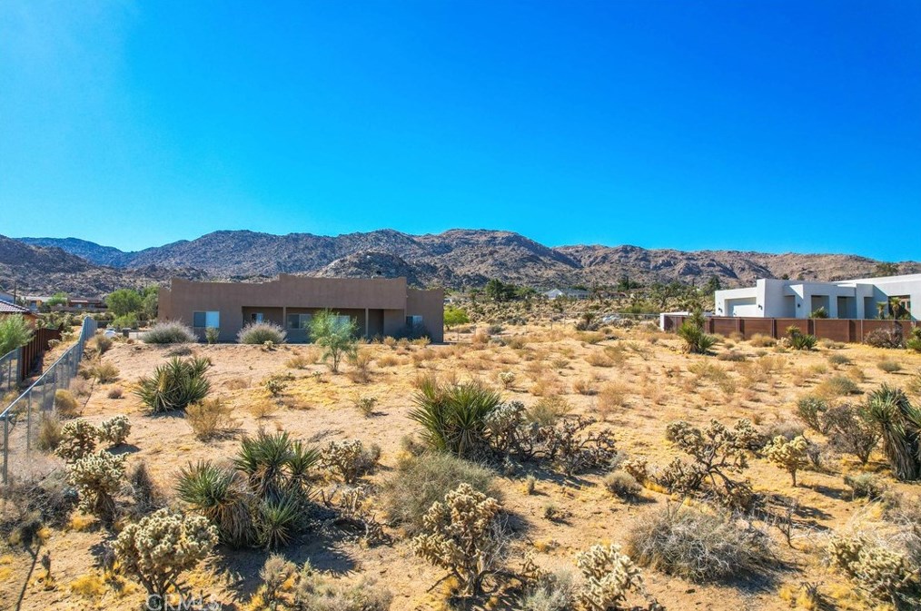 61246 Onaga Trl, Joshua Tree CA  92252-3114 exterior