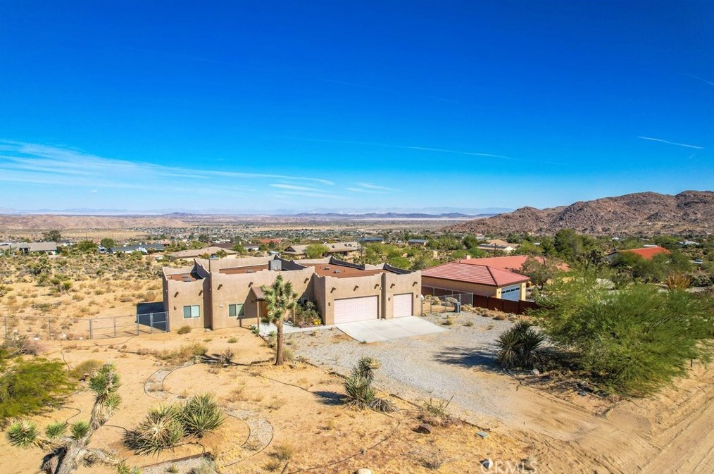 61246 Onaga Trl, Joshua Tree CA  92252-3114 exterior