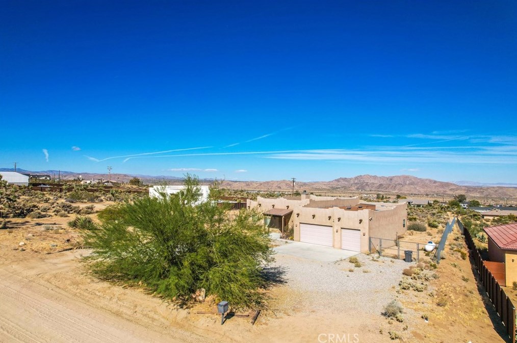 61246 Onaga Trl, Joshua Tree CA  92252-3114 exterior