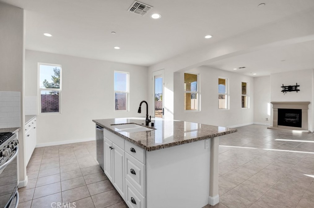 7895 Borrego Trl, Yucca Valley CA  92284-3296 exterior
