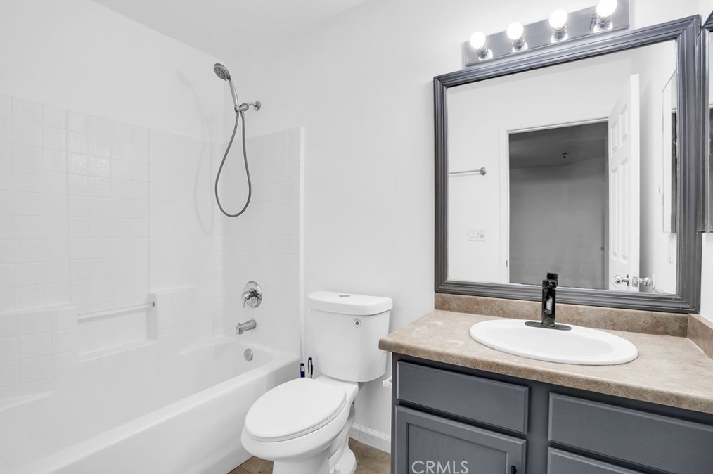 6017 Baileya Ave, Twntynine Plm CA  92277-1919 exterior